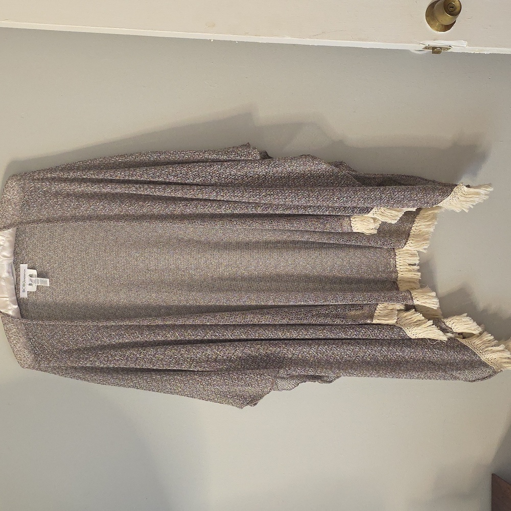 BCBGeneration Textured Gray Lightweight Shawl Kimono With Tassels Boho Fringe